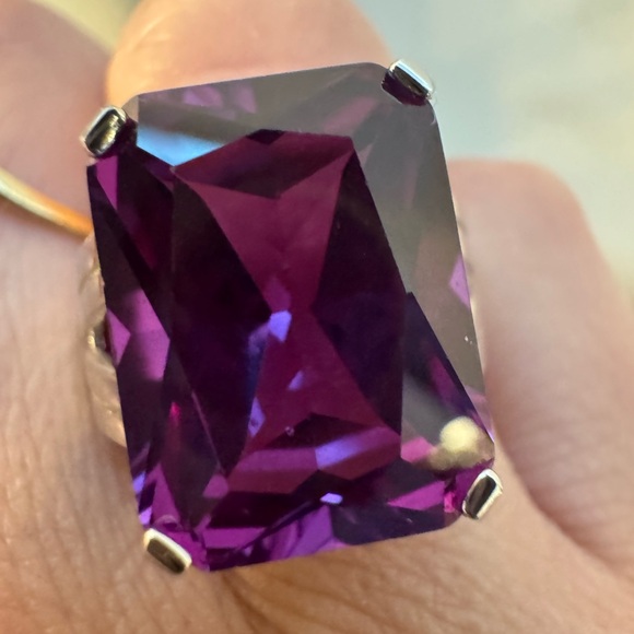 Elegant Purple Gemstone Ring - Picture 1 of 5